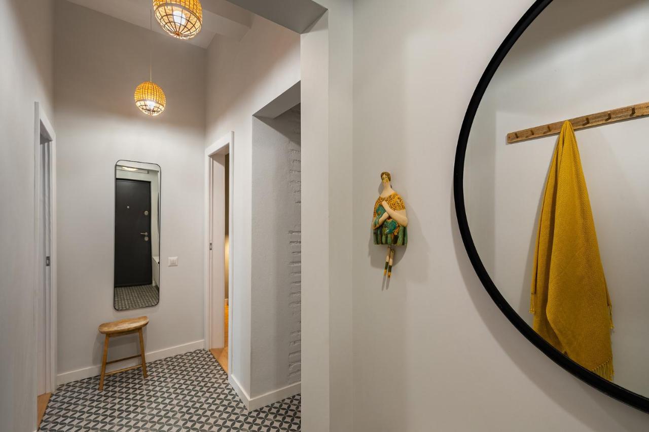 Bohemian Apartment In Old Town - Self Check-In Bucharest Exterior photo